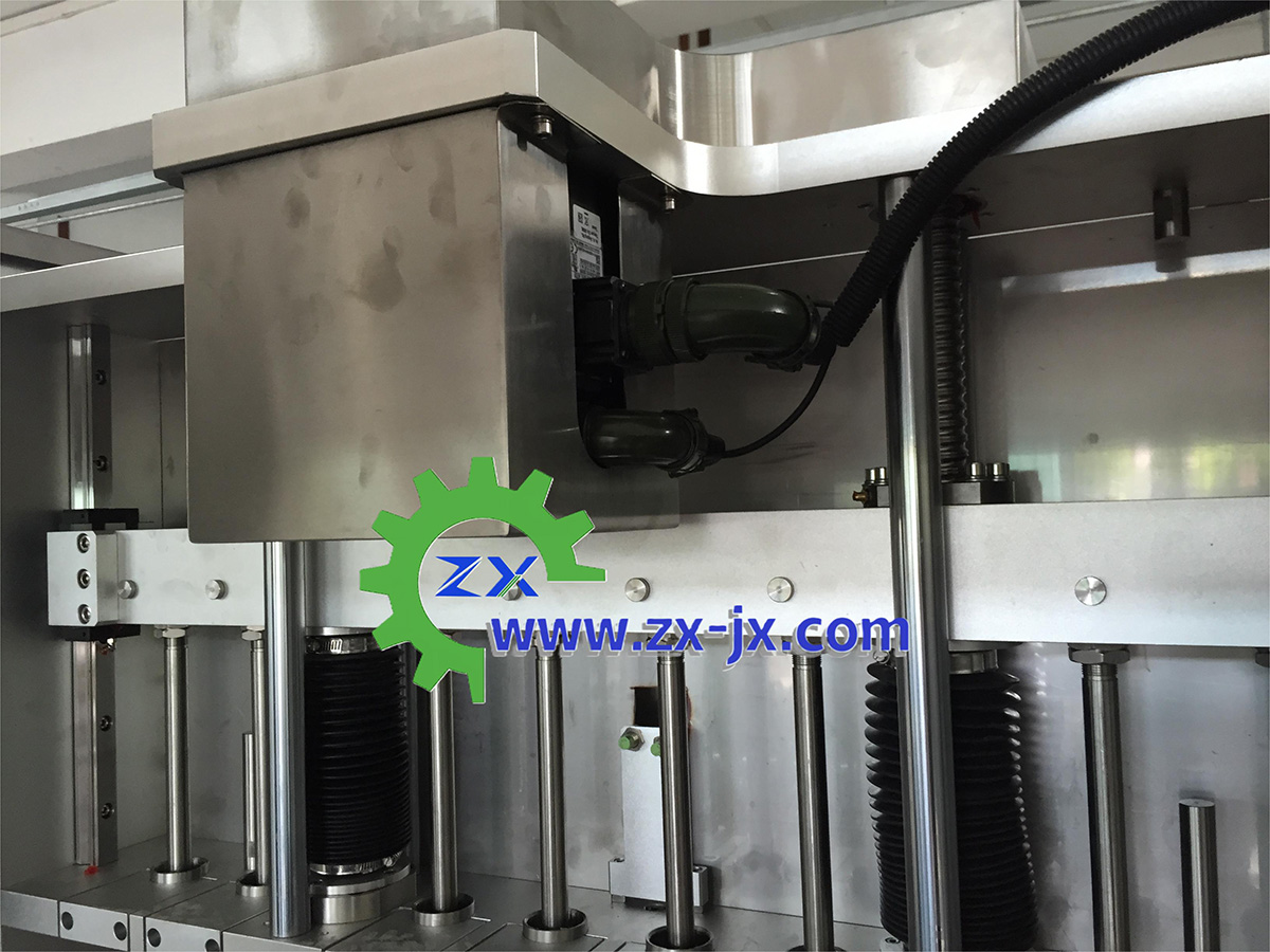 理瓶灌装旋盖贴标装箱打包生产线