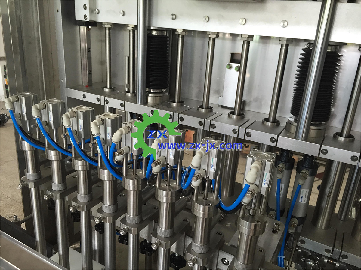 理瓶灌装旋盖贴标装箱打包生产线